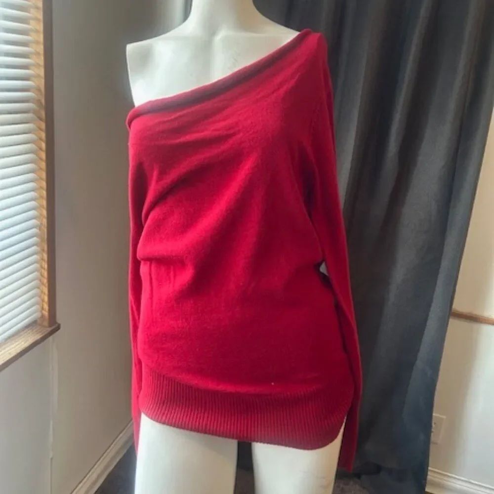 Bandolino Cranberry Off-the-shoulder sweater, size M